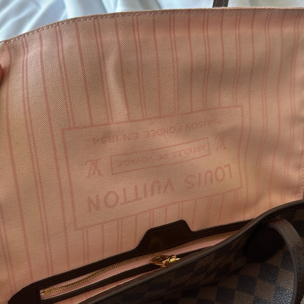 Louis Vuitton MM Neverfull - Picture 12 of 14